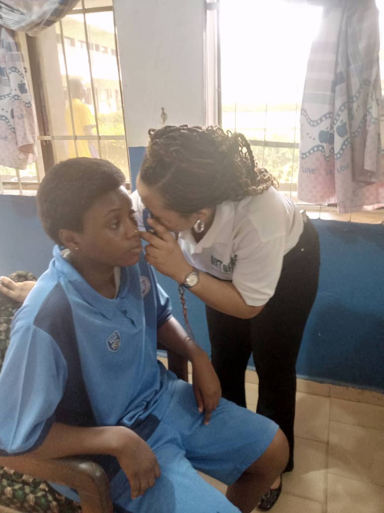 gift of sight goes to schools (27)